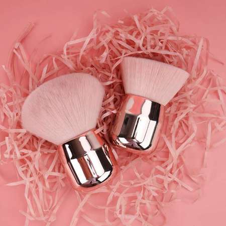 Brand New Short Metal Pink Handle Portable Over-sized Loose Powder Brush Angled Flat Blush Brush Cute Makeup Brushes